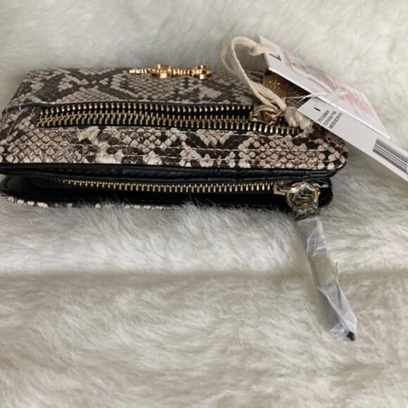 Brand New Jessica Simpson Nicole Natural Python Med Zip Around Cool ! - Picture 3 of 5